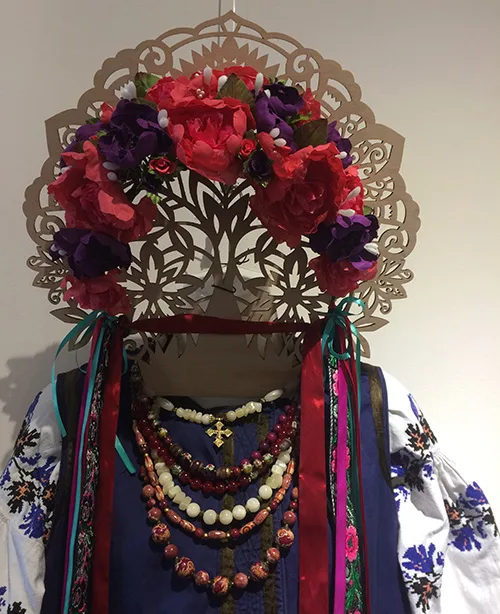 Traditional bridesmaid’s attire from eastern Ukraine, the beginning of the 20th century