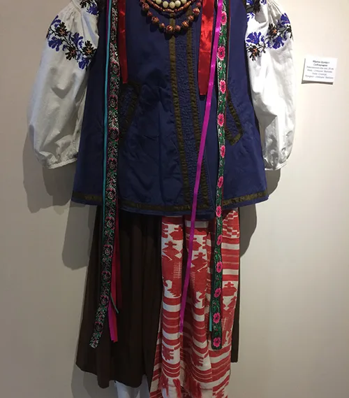Traditional bridesmaid’s attire from eastern Ukraine, the beginning of the 20th century