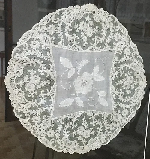 Lace61