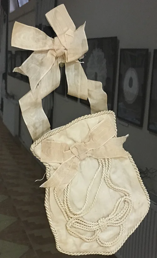 Female and kid 19th-century clothes were often adorned with lace (photos)