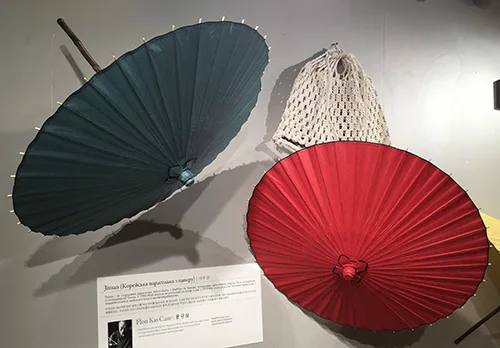 Korean traditional paper umbrella jiusan was a widespread status accessory