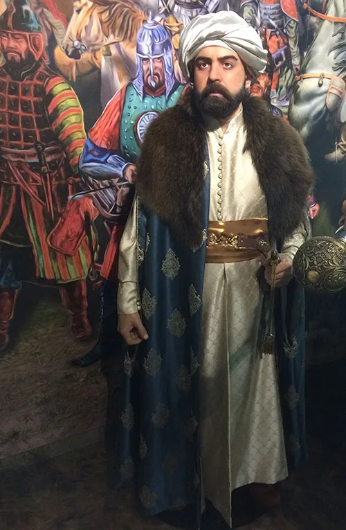 Ottoman traditional clothing in the 1600s. Modern replicas of original Ottoman outfits (+ photos)