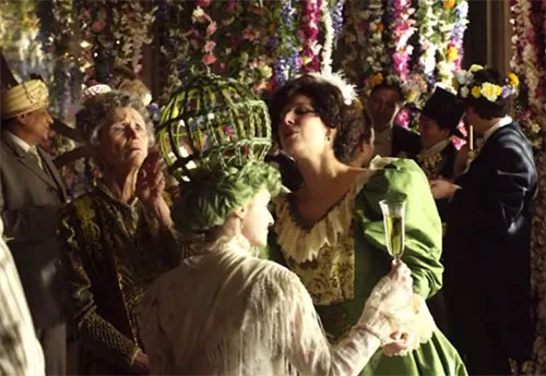 Show costumes in Canadian Anne with an E series