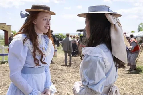 Show costumes in Anne with an E TV show