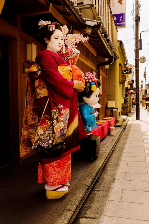 History of Japanese national apparel. What did the Japanese wear before kimono?