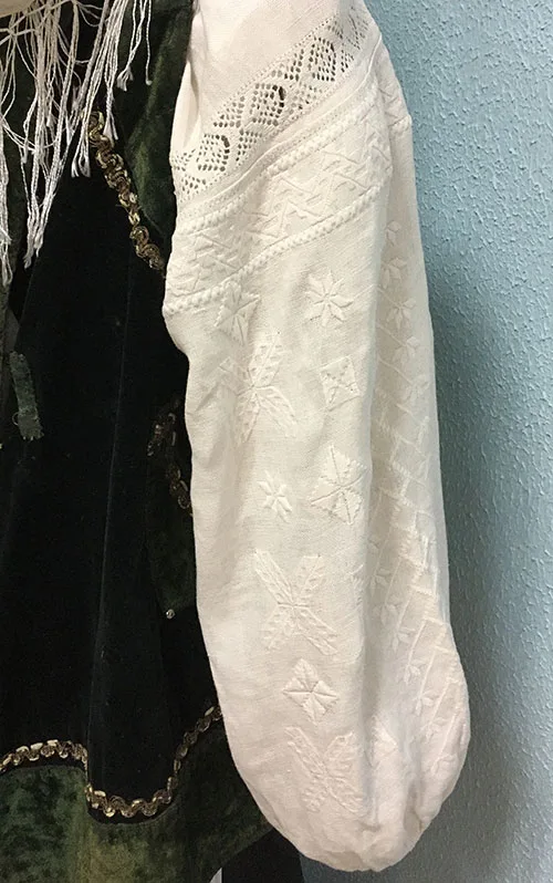 Festive attire of married woman from northern Ukraine late 19th – early 20th century