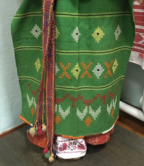 Festive outfit of married woman from northern Ukraine late 19th – early 20th century