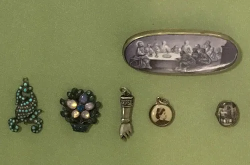 Variety of jewelry pieces from 17th-18th century