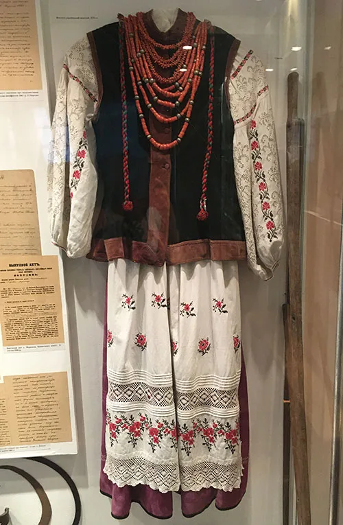 Women’s apron from central Ukraine late 19th century