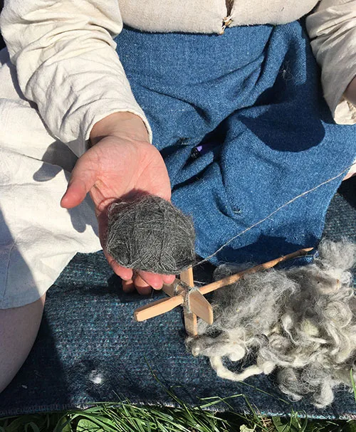 Wool fibers Turkish spindle and wool yarn