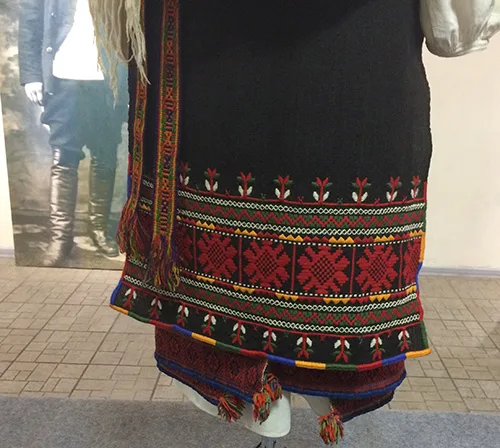 Modern replica of striking authentic apron from North-Eastern Ukraine