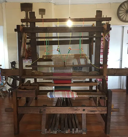 Anyone can try weaving on 150-year-old loom in Ukrainian museum