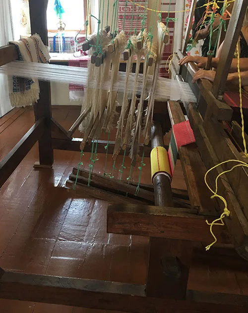 weaving on 150-year-old loom in Ukrainian museum