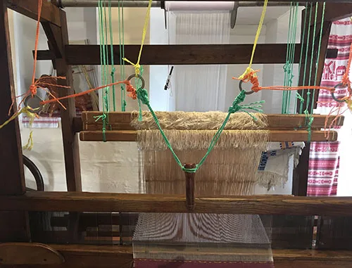 weaving on 150-year-old loom in Ukrainian museum