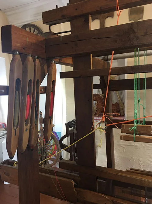 weaving on 150-year-old loom in Ukrainian museum