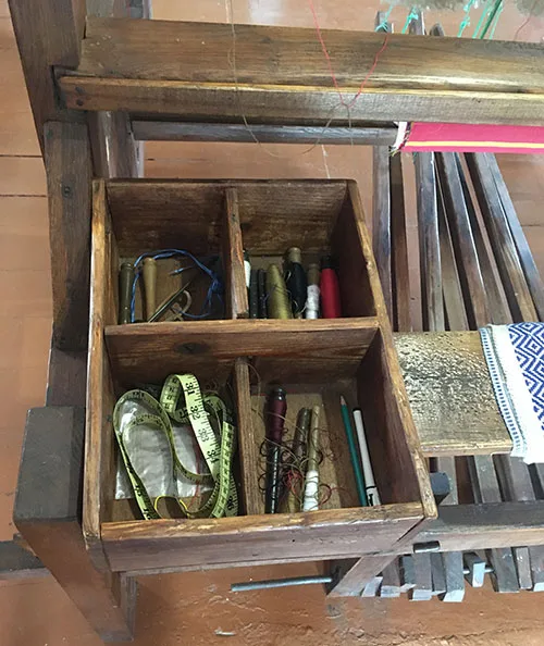 weaving on 150-year-old loom in Ukrainian museum