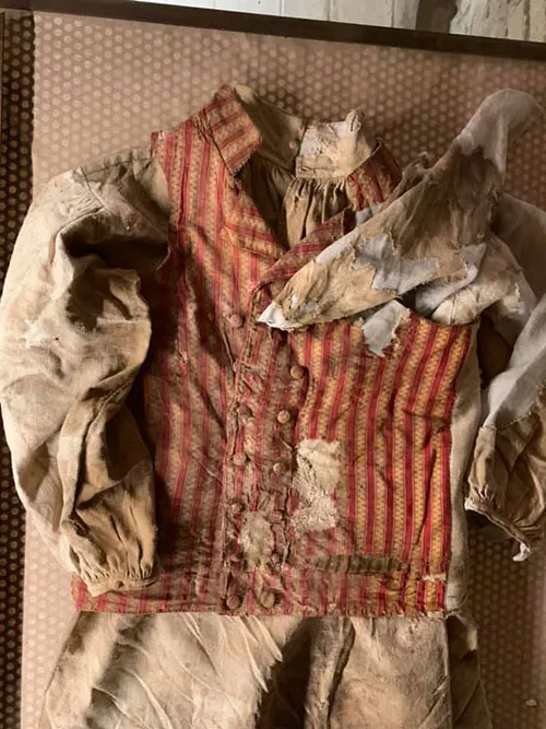 Burial clothing6