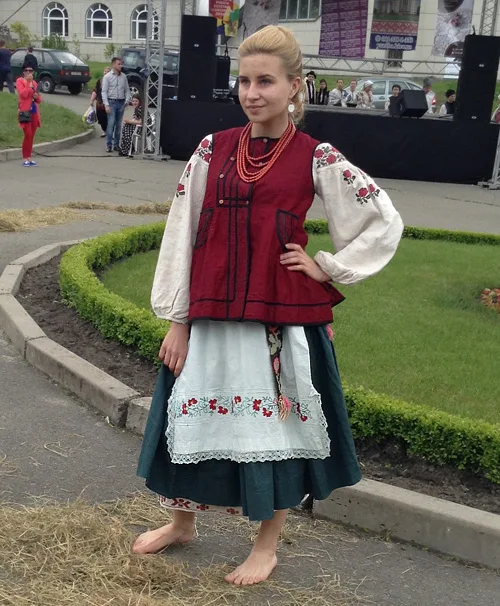 Ukrainian kersetka garment that fitted pregnant and not pregnant women perfectly