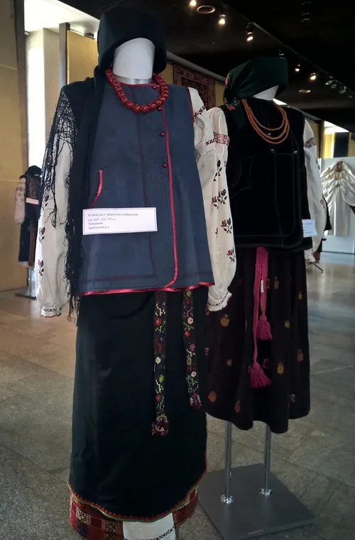 Ukrainian kersetka garment that fitted pregnant and not pregnant women perfectly