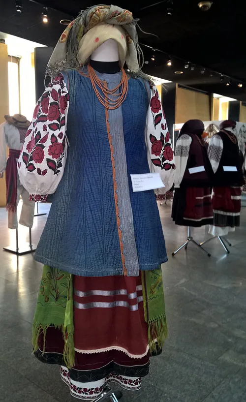 Ukrainian kersetka garment that fitted pregnant and not pregnant women perfectly