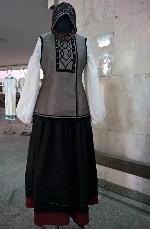 Ukrainian kersetka garment that fitted pregnant and not pregnant women perfectly