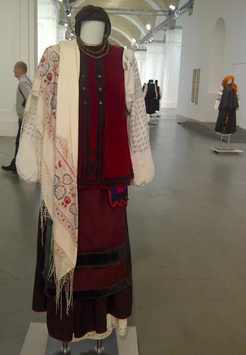 Ukrainian kersetka garment that fitted pregnant and not pregnant women perfectly