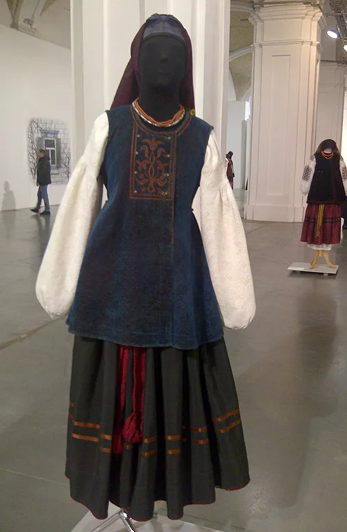 Ukrainian kersetka garment that fitted pregnant and not pregnant women perfectly