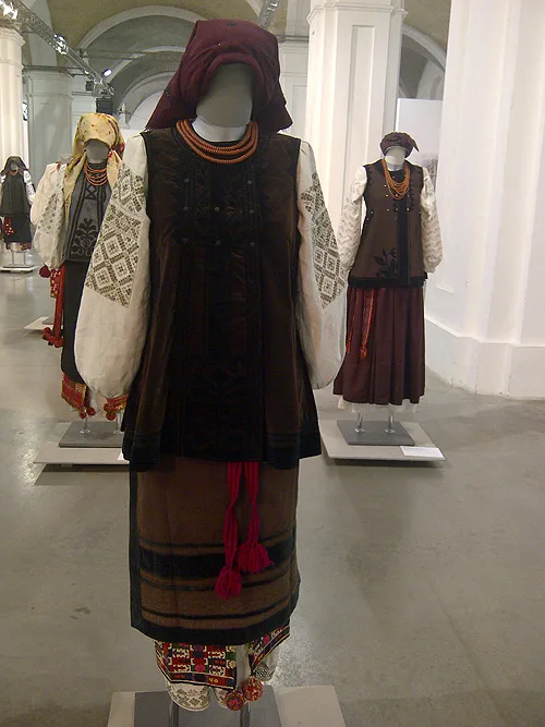 Ukrainian kersetka garment that fitted pregnant and not pregnant women perfectly