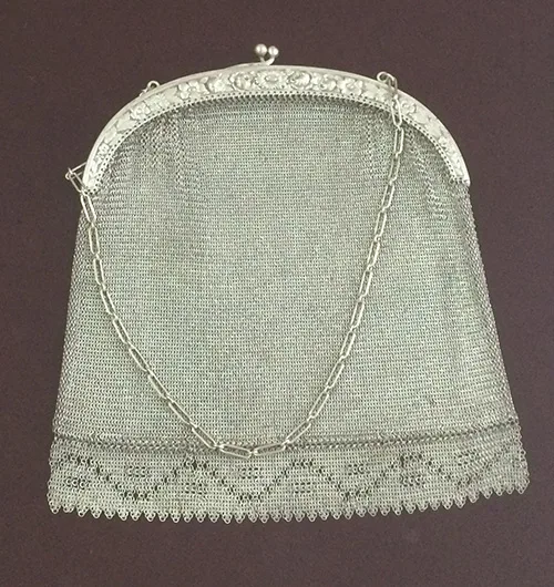 Chain-weaved theatre handbag early 20th century
