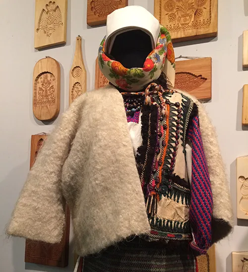 Hunia – Ukrainian authentic outerwear from the Carpathian Mountains