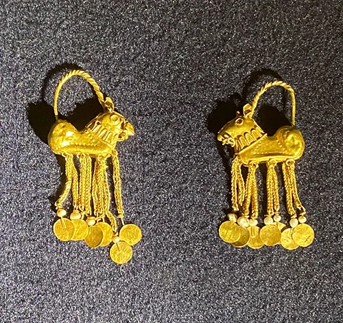 Jewels from burial of noble Sarmatian woman late 1st century