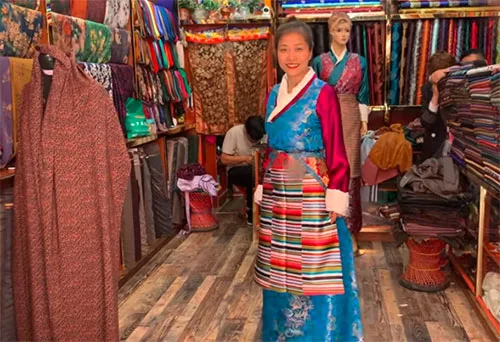 women’s traditional attire in Tibet