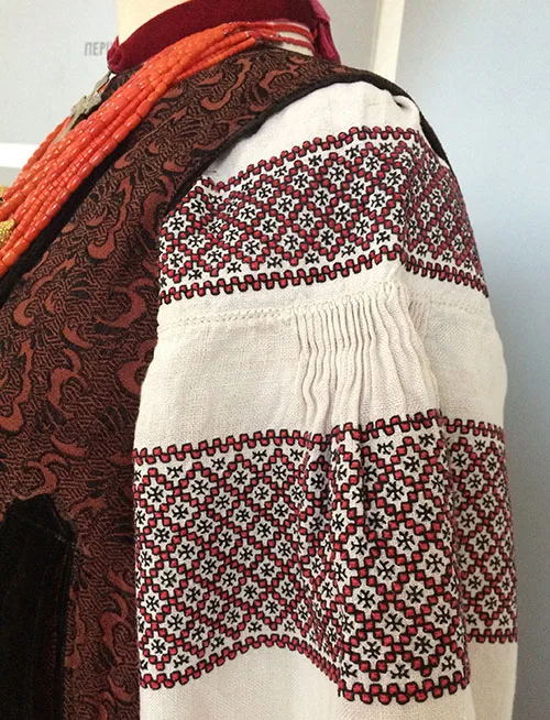 Striking Ukrainian folk embroidery