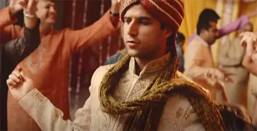 Indian sarees in Iggy Azalea Bounce music video