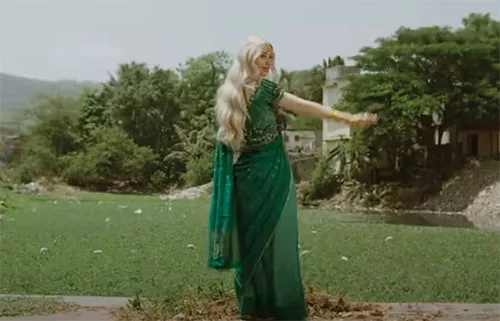 Indian sarees in Iggy Azalea Bounce music video