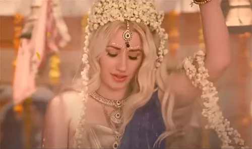 Indian jewelry in Iggy Azalea Bounce music video
