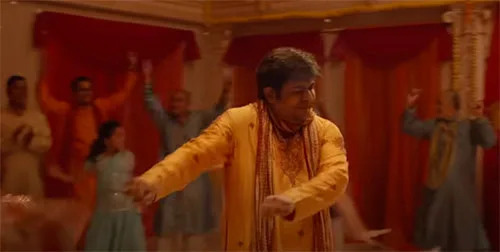Indian sarees in Iggy Azalea Bounce music video