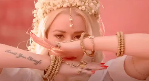 Indian jewelry in Iggy Azalea Bounce music video