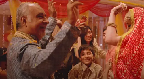 Indian sarees in Iggy Azalea Bounce music video