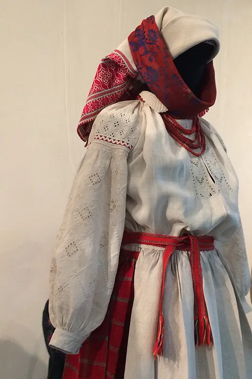 Secrets of Ukrainian traditional women’s headdresses used in the 18th – first half of the 20th century