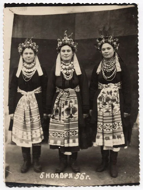 Real-life old photos of Ukrainians in folk costumes, the early 20th century
