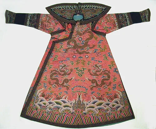 Chinese women’s chaopao dragon robe from the 18th century