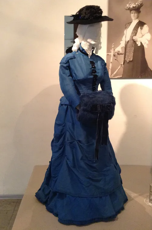 Charming fur muff with velvet ribbon from Holland the Netherlands, 1886