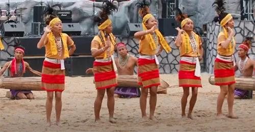 Folk dress of Garo people (A'chik or Mande people). Tibetan or Indian?