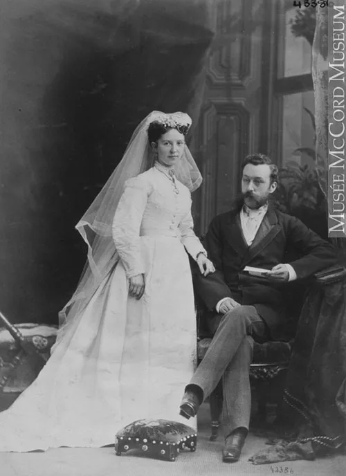 Old photos from 1840s. Real-life clothing and hairstyles of mid-19th century