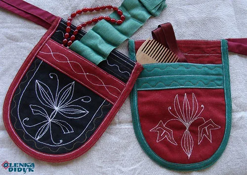 Short history of detachable women’s pockets from the 1650s to the early 20th century