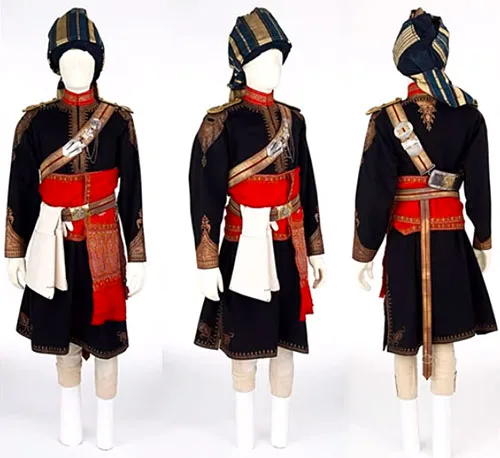 Show costumes in Shadow And Bone series