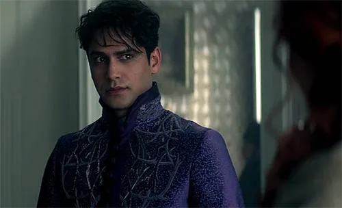 Show costumes in Shadow And Bone series
