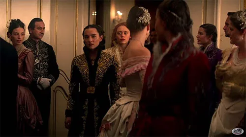 Show costumes in Shadow And Bone series
