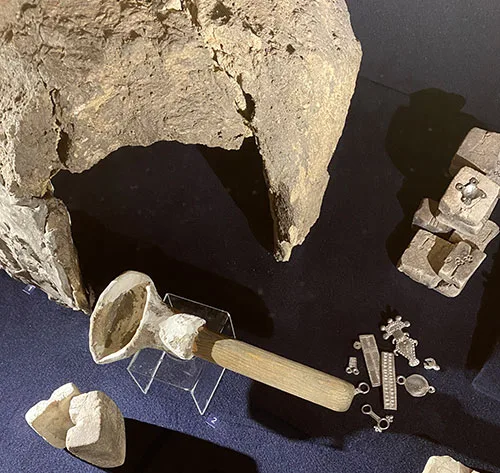 How did molds and tools in the 6th-century jeweler’s workshop look like? The first known knob fibulae mold in Europe